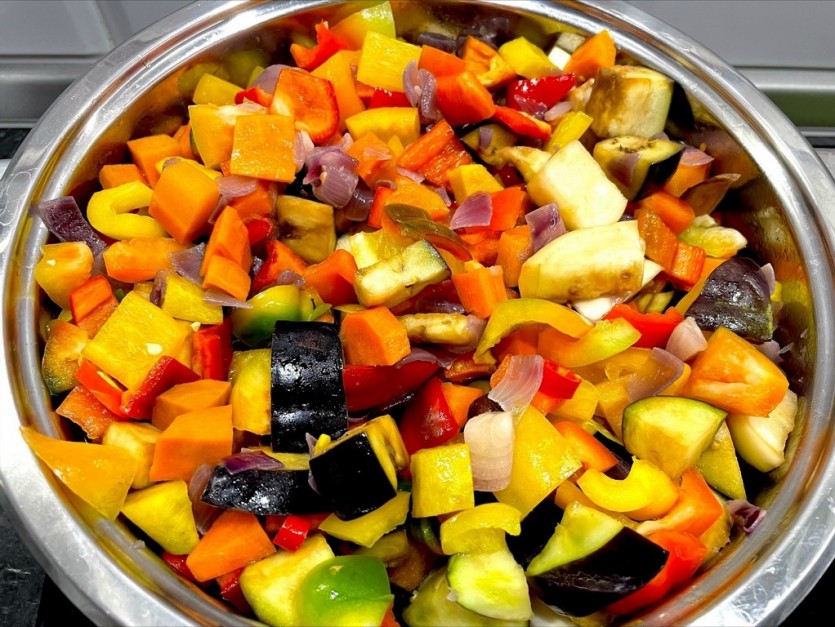 Соте из овощей в духовке. Сотэ из овощей в духовке. Соте с запеченными овощами. Сотэ из овощей замороженное. Овощное соте на пару.